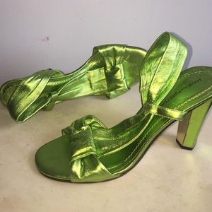 DIANE VON FURSTENBERG METALLIC LIME LEATHER SANDAL